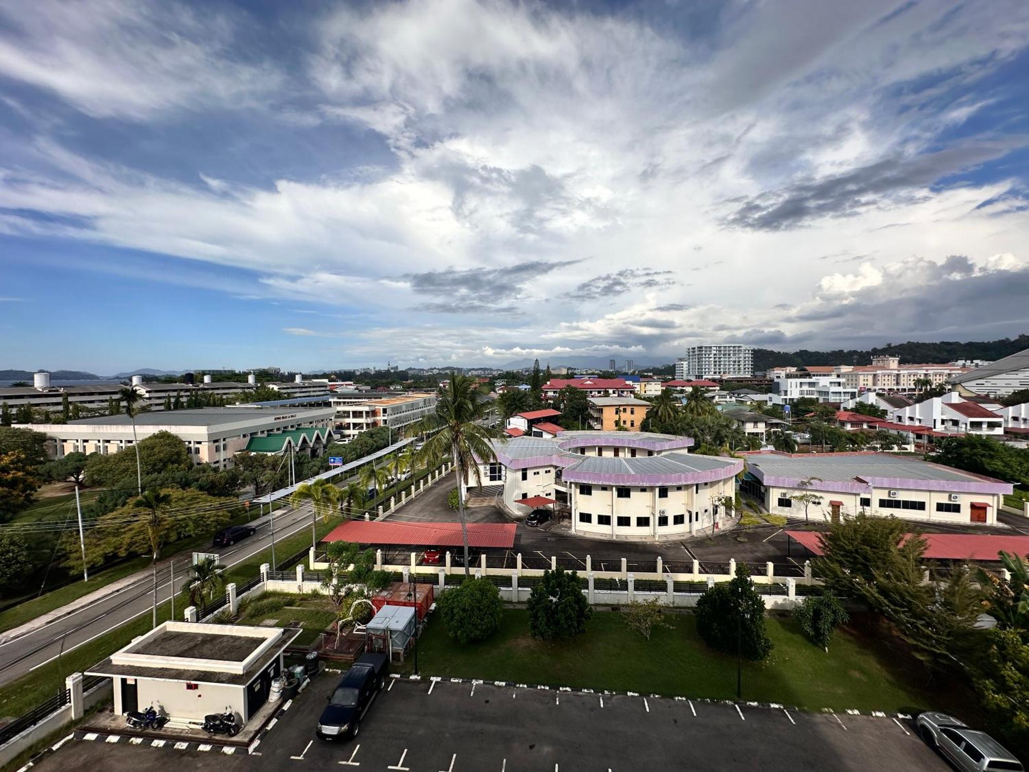 Aa Residen Luxury 18mins Walk Tanjung Aru & Golf Course, Not Side Apartment *