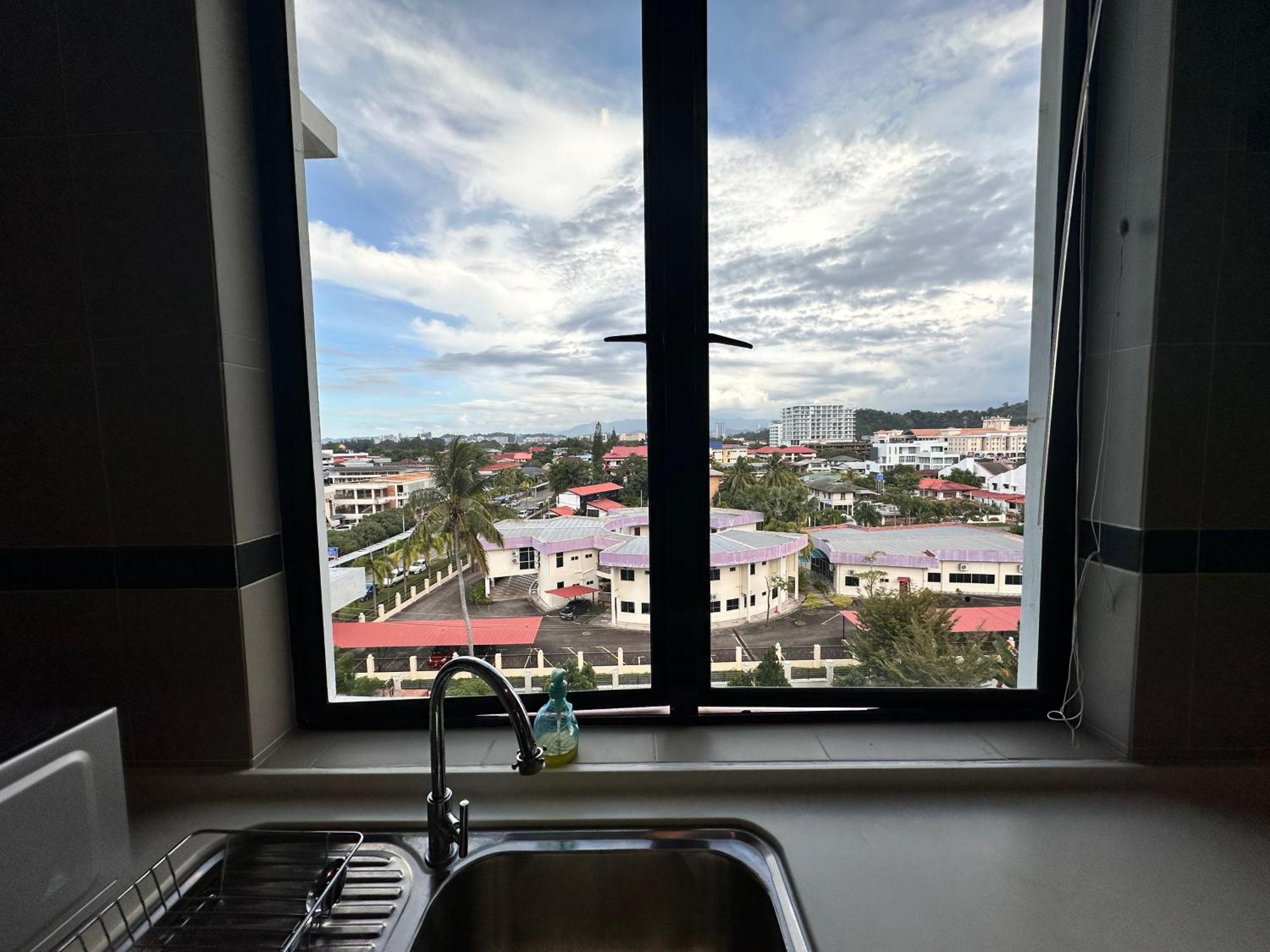 Apartment Aa Residen Luxury 18mins Walk Tanjung Aru & Golf Course, Not Side Kota Kinabalu